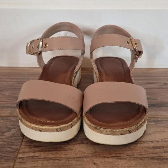 Unisa Unbreiza Tan Vegan Leather Women's Sandals White Chunky Lug Sole Size 6.5 - Picture 2 of 6